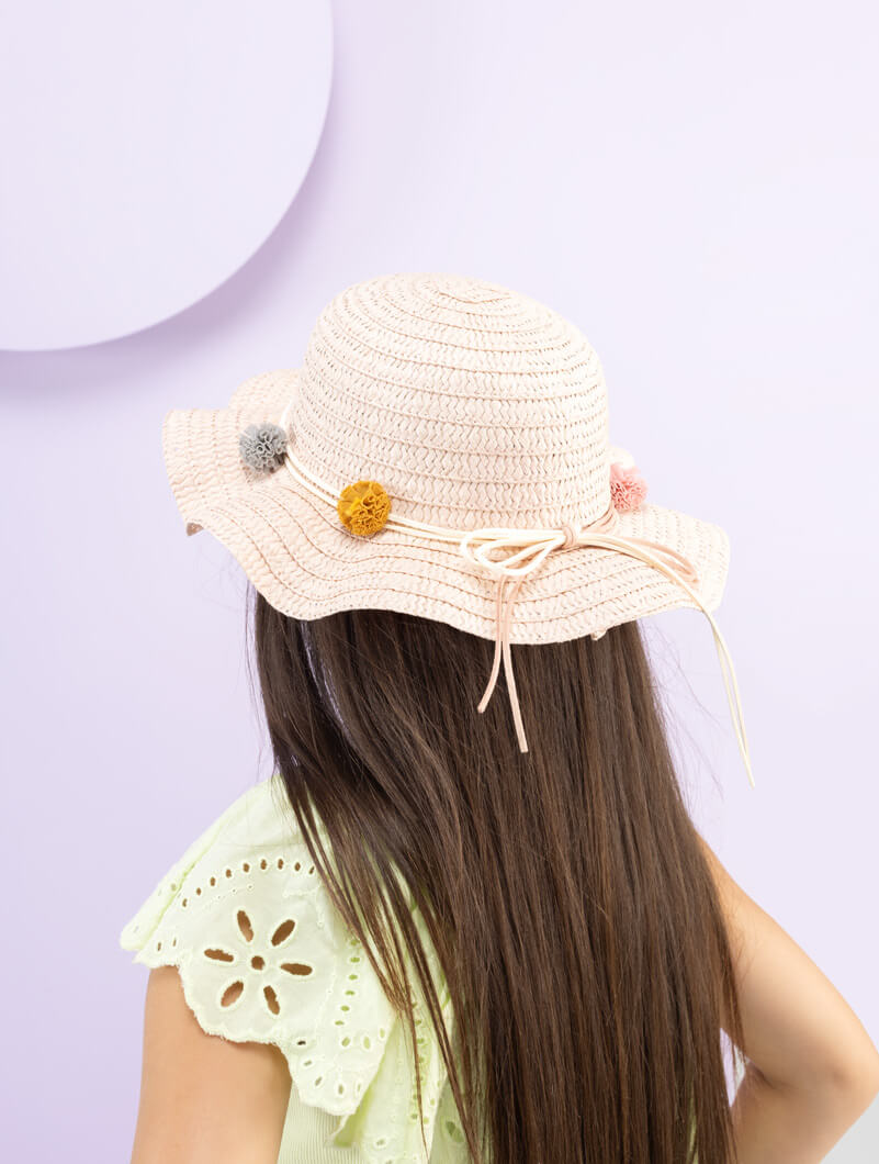 Chapeau avec pompons